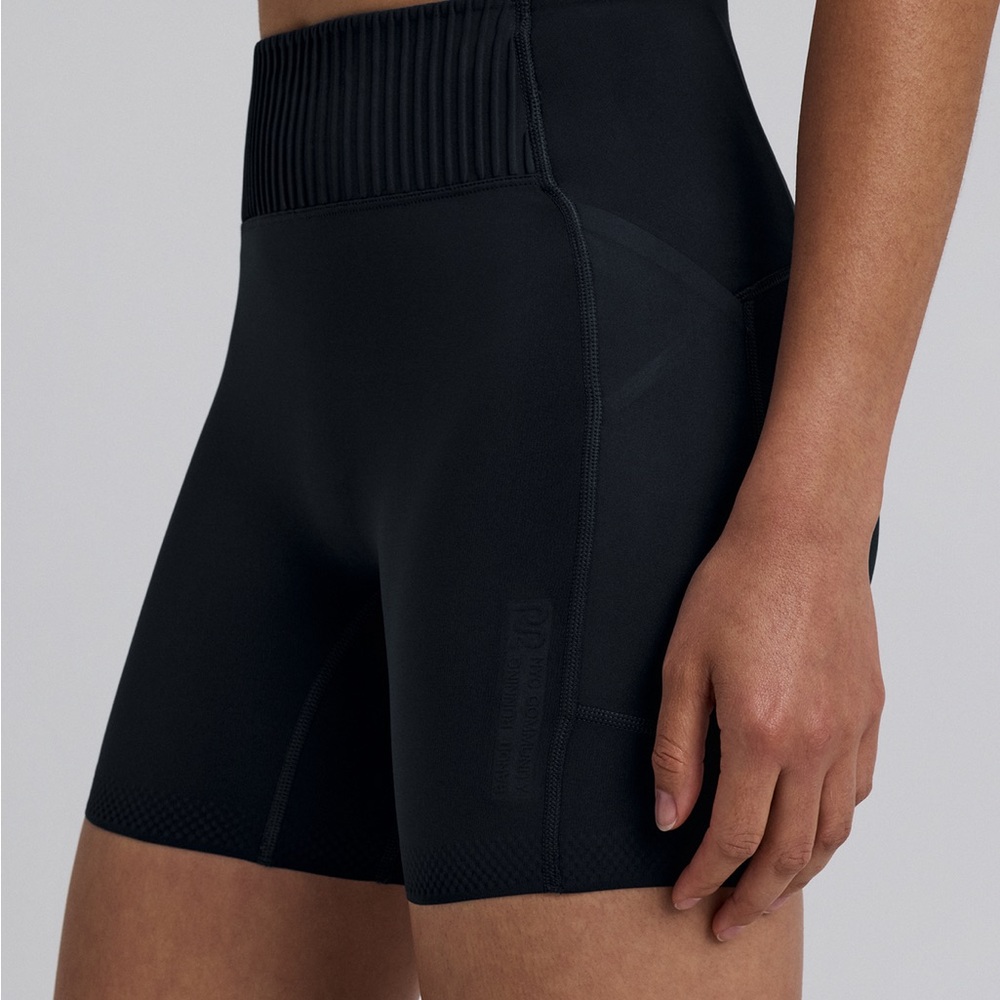 BANDIT WOMEN'S STAMINA-V™ HIGH WAIST 5" COMPRESSION SHORT - BLACK